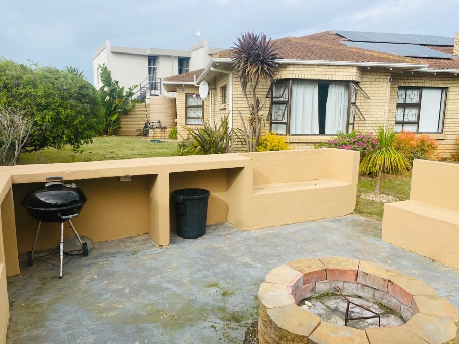 4 Bedroom Property for Sale in Summerstrand Eastern Cape